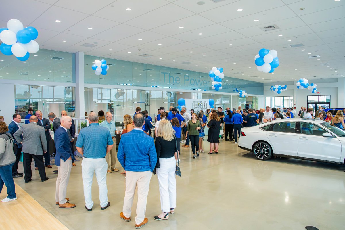 Vinart's tweet photo. Our new Honda Blue Stage facility is finally open, and while pictures can capture the beauty of the day, they only scratch the surface of the excitement and pride we felt. It was a truly special moment for everyone involved. #LehighValleyHonda #VinartDealerships #VinartAutoGroup https://t.co/FCXLi1YUdf