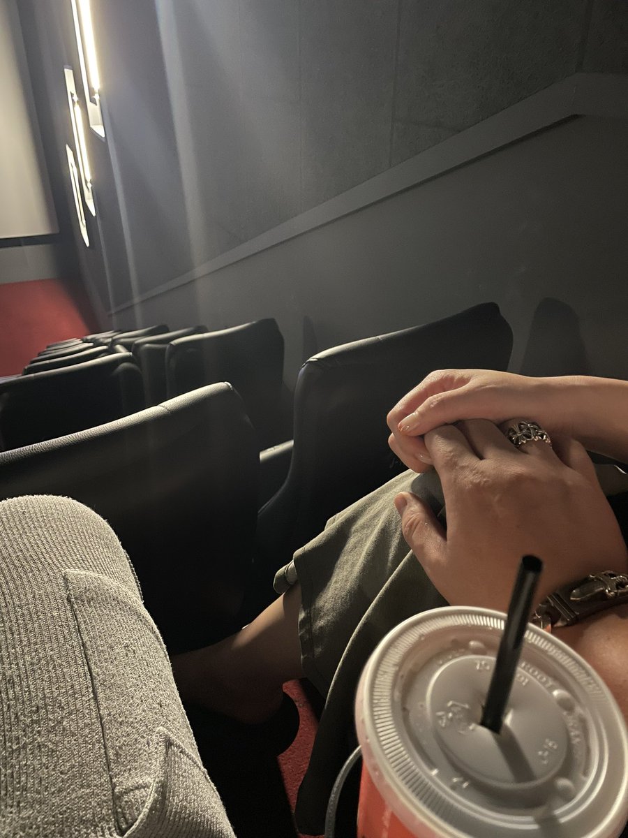 오랜만에 문화생활!!!
재미는 별루 없다드라..
#베테랑2 #cgv천안시청점#보고뭐할까요?
#천안부커#재미지는 자리 불러주세요~~