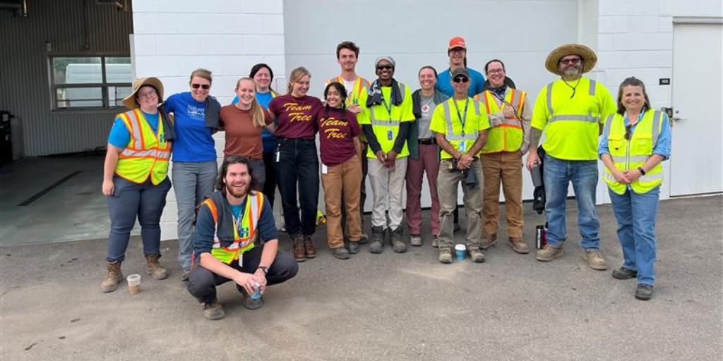 HennepinEnviro's tweet image. Thirty-one trees were planted at Fort Snelling Cemetery on Wednesday at the 10th annual Saluting Branches day of service. County forestry provided the trees and led over 100 volunteers to plant them. 

#HennepinCounty #TreeEducation #TreePlanting #SalutingBranches