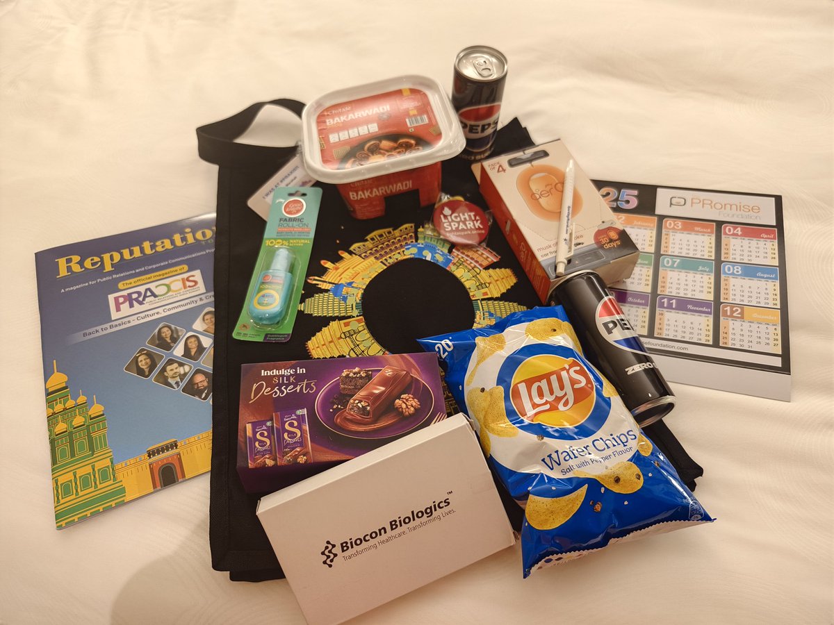 AmrithaFenn's tweet photo. As #PRAXIS11  comes to a close, here's a look at the delegate bag that I absolutely loved and the goodies inside! The bag is a black tote with a gorgeous skyline print! @PRAXISInd Kudos on another successful event. https://t.co/hsRv5Ra9Eg