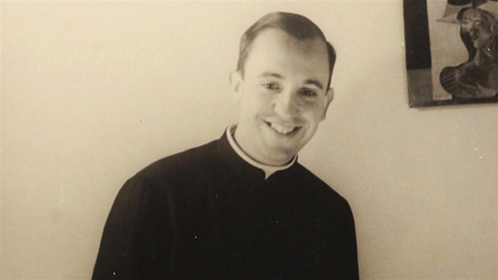 71 years ago today, on Sept. 21, 1953, the young Jorge Mario Bergoglio — now Pope Francis — went to confession before a party and had an experience of mercy that became a decisive moment in his life and would lead to his vocation as a #Jesuit priest.ow.ly/BAh750Ts8Je