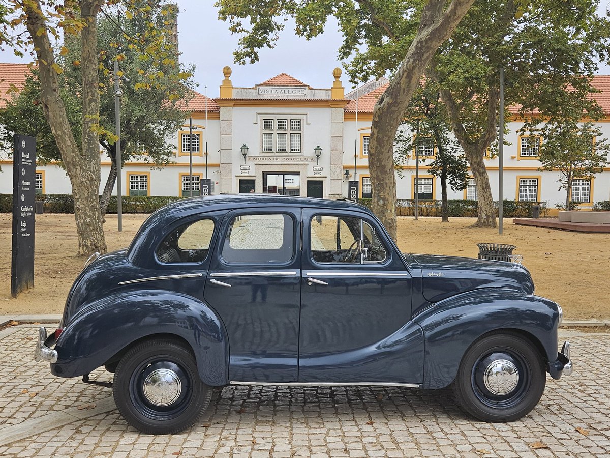 Austin A40 Devon, 1951
O verdadeiro clássico da família está em Aveiro e pronto para percorrer muitos km…
Verdadeira experiência de cápsula do tempo, mas que do alto dos seus 73 anos e ~135.000 km carrega história e charme!
#Austin #AustinA40Devon