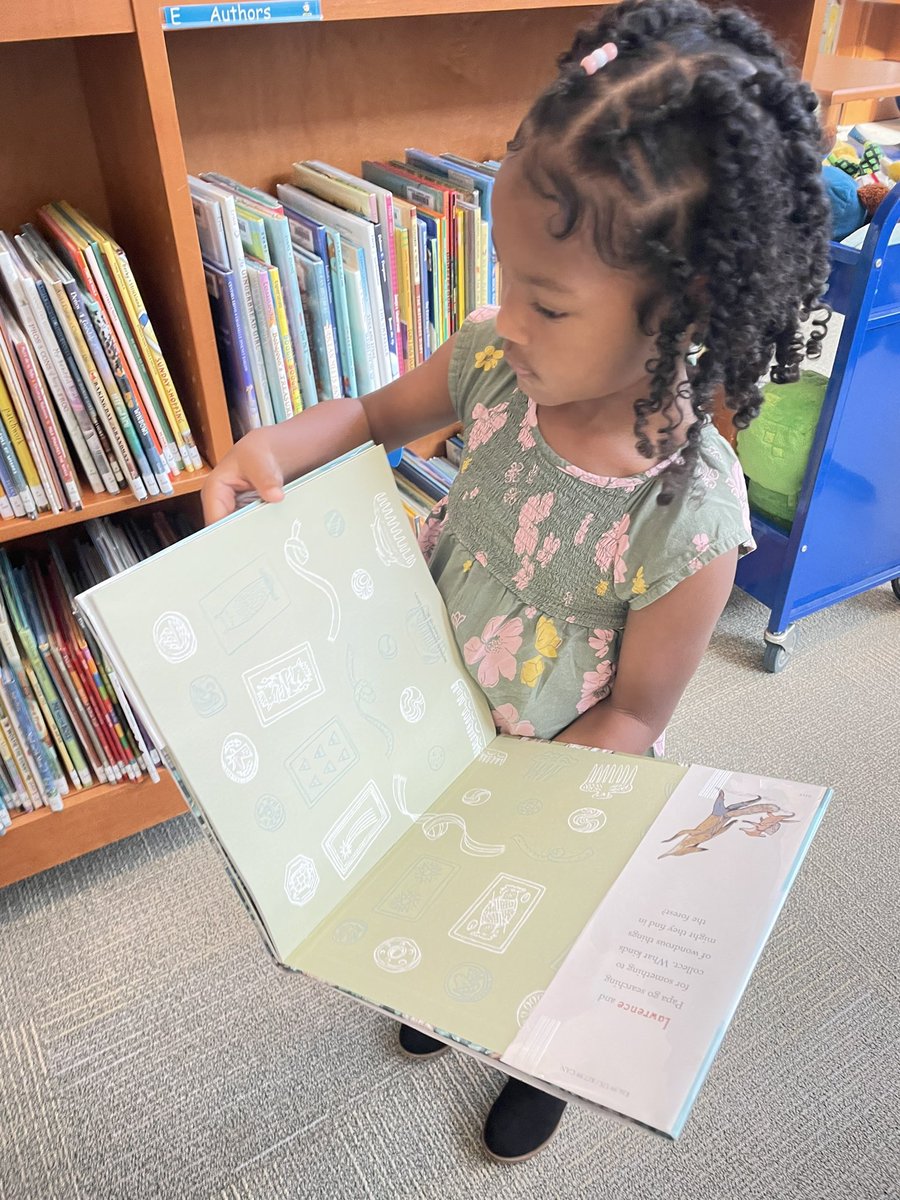NESlibrary's tweet image. Early mornings with Kindergarten in the library make for a beautiful start to the day! This week they practiced using our “bookie lookie” sticks to find books. Next week books come home for the first time! @NorthsideES #CHCCSLibraries