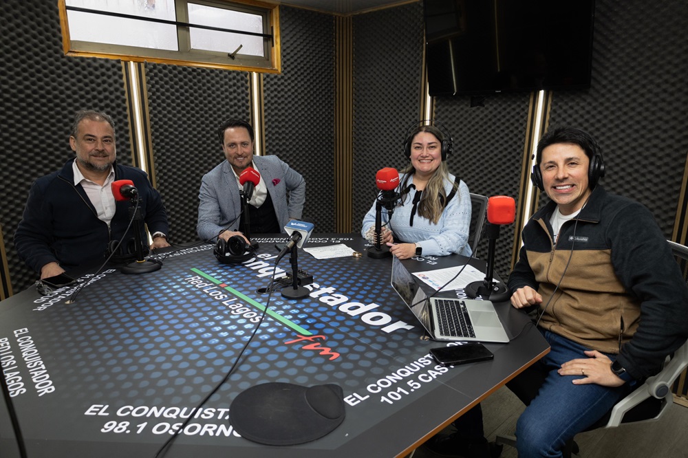 En este Día del Trabajador Radial le envío un caluroso saludo a todas y todos quienes forman parte de esta actividad tan bella, y tan fundamental para las comunicaciones. Un abrazo a quienes permiten que la #radio esté siempre presente en nuestras vidas.