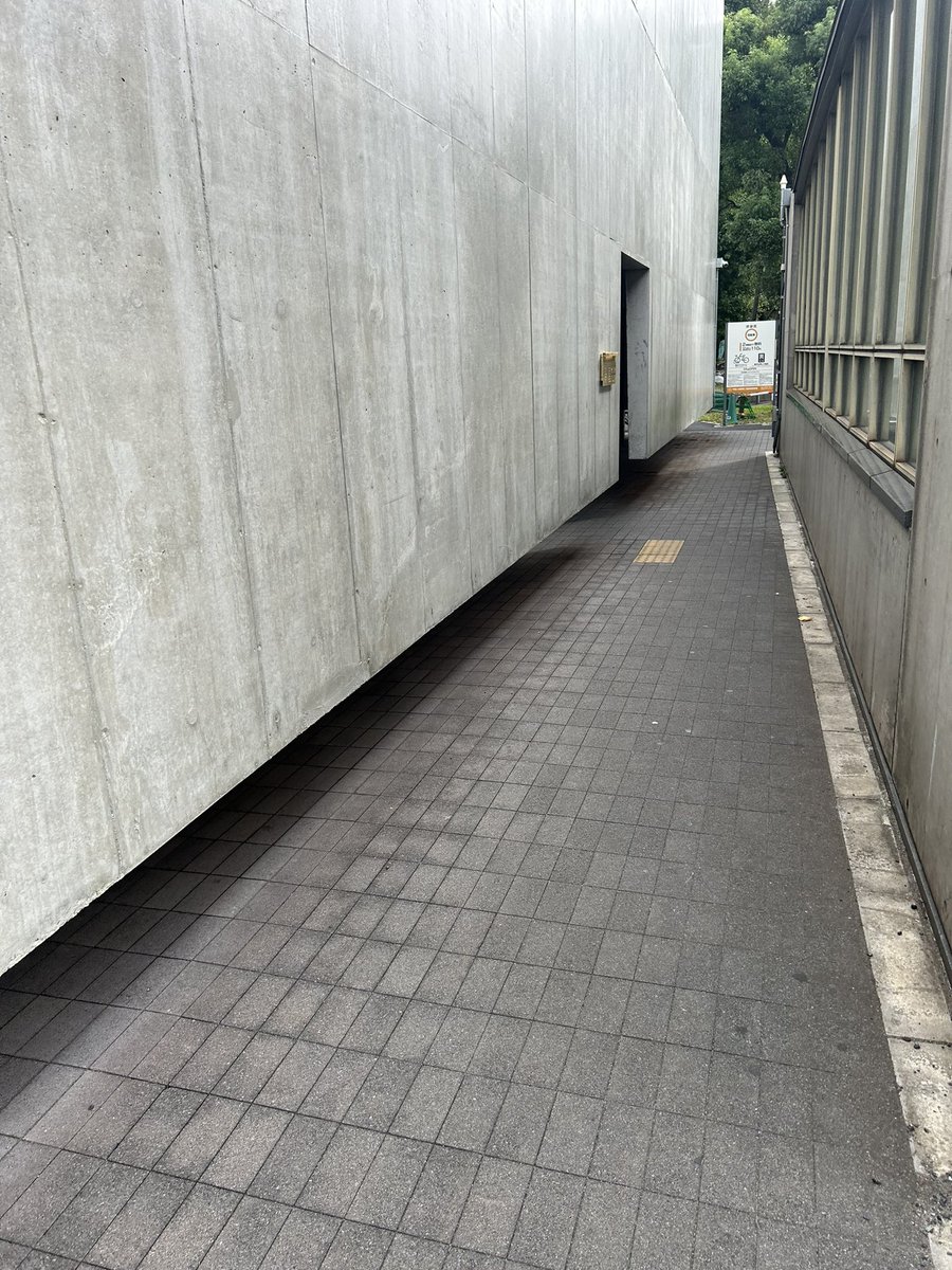 shineewannaone's tweet photo. 【レポ28】
あと東京体育館に初めて行く方へ
穴場トイレです！
千駄ヶ谷駅のすぐ前にある交番の横に都営大江戸線がありそのすぐ横がトイレでした
最近出来たのかめっちゃキレイなのに分かりにくいので人があまり居ませんでした

ただゴミ入れ無いので要注意です
 #テミン  #TAEMIN_WORLD_TOUR  #1日目 https://t.co/SyC5KtorNi