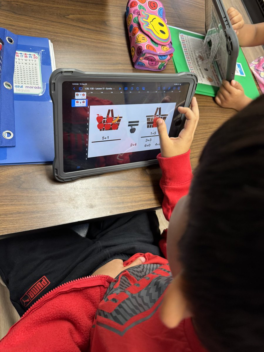 lindsaybcross's tweet photo. Yesterday I got to watch Ms. Cruz at @ohemustangs lead a math lesson with her sweet kiddos! Students used #Keynote shapes to show equal equations. After a few kids shared with the class &amp; she used #AppleClassroom to share their screen. #RISDBeTheOne @mscruzhdz @AppleEDU https://t.co/qDPy5wbEZK