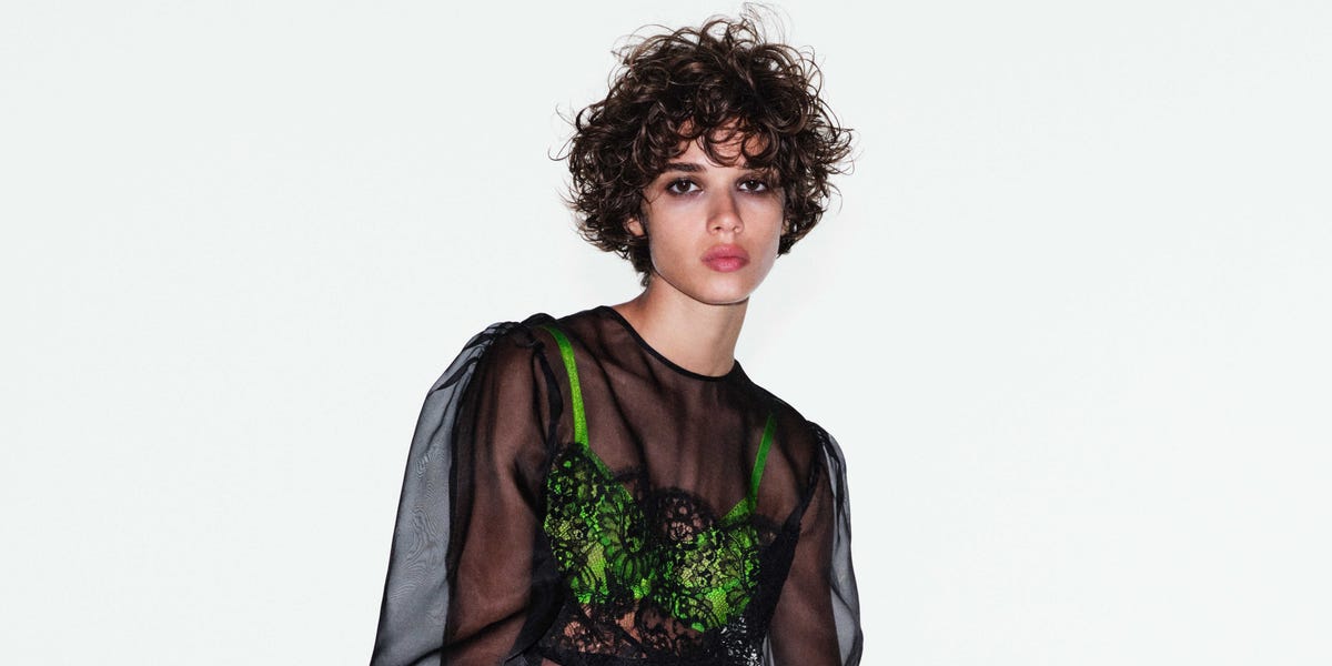 danakhughes's tweet photo. These Are the Best Little Black Dresses, According to ELLE’s Fashion Director https://t.co/CUbhbCiNZT https://t.co/MlJ7jqcwyR