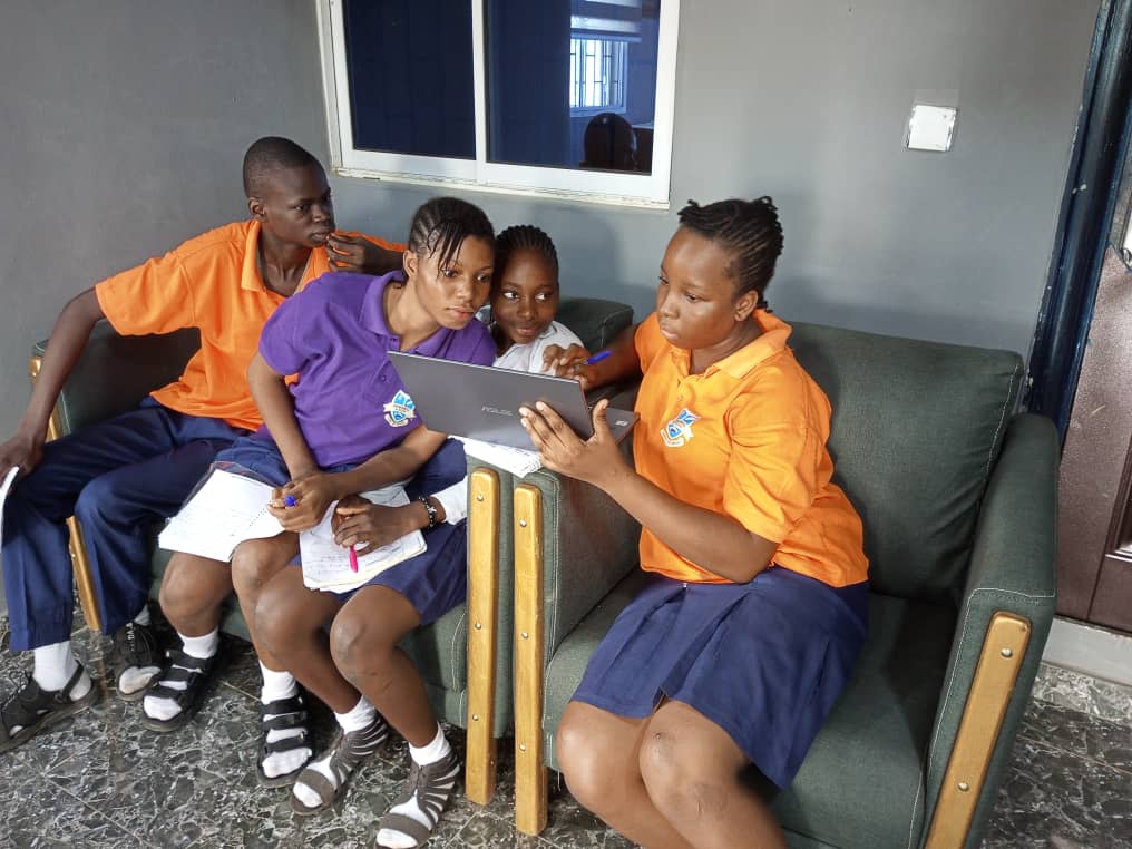 ruffydfire's tweet photo. Students at the Oseni center Odogbolu, preparing for their exams, Our WAEC coaching is ongoing for schools in Odogbolu. https://t.co/lL8GeMgHk1