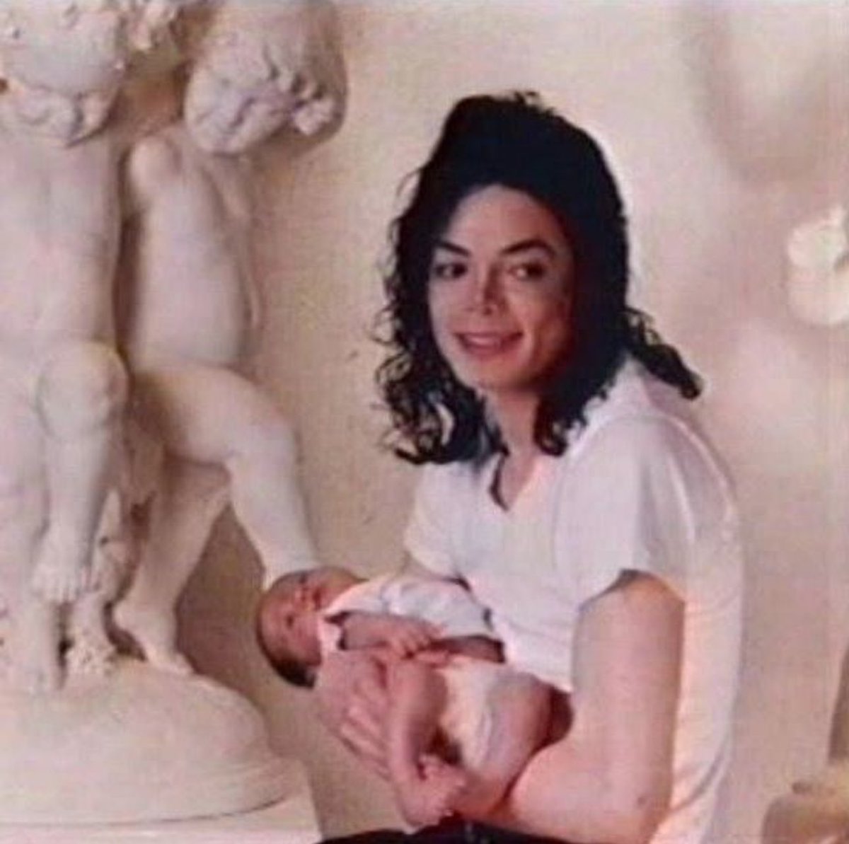 mjjarmy's tweet photo. so cute 😭 he was so happy of being a dad ✨ https://t.co/cXt5cdn0SK
