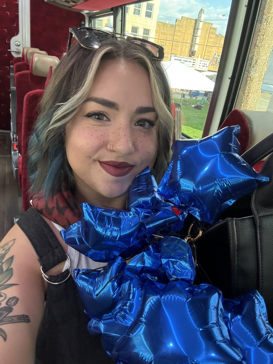 lindsferatu tweet media