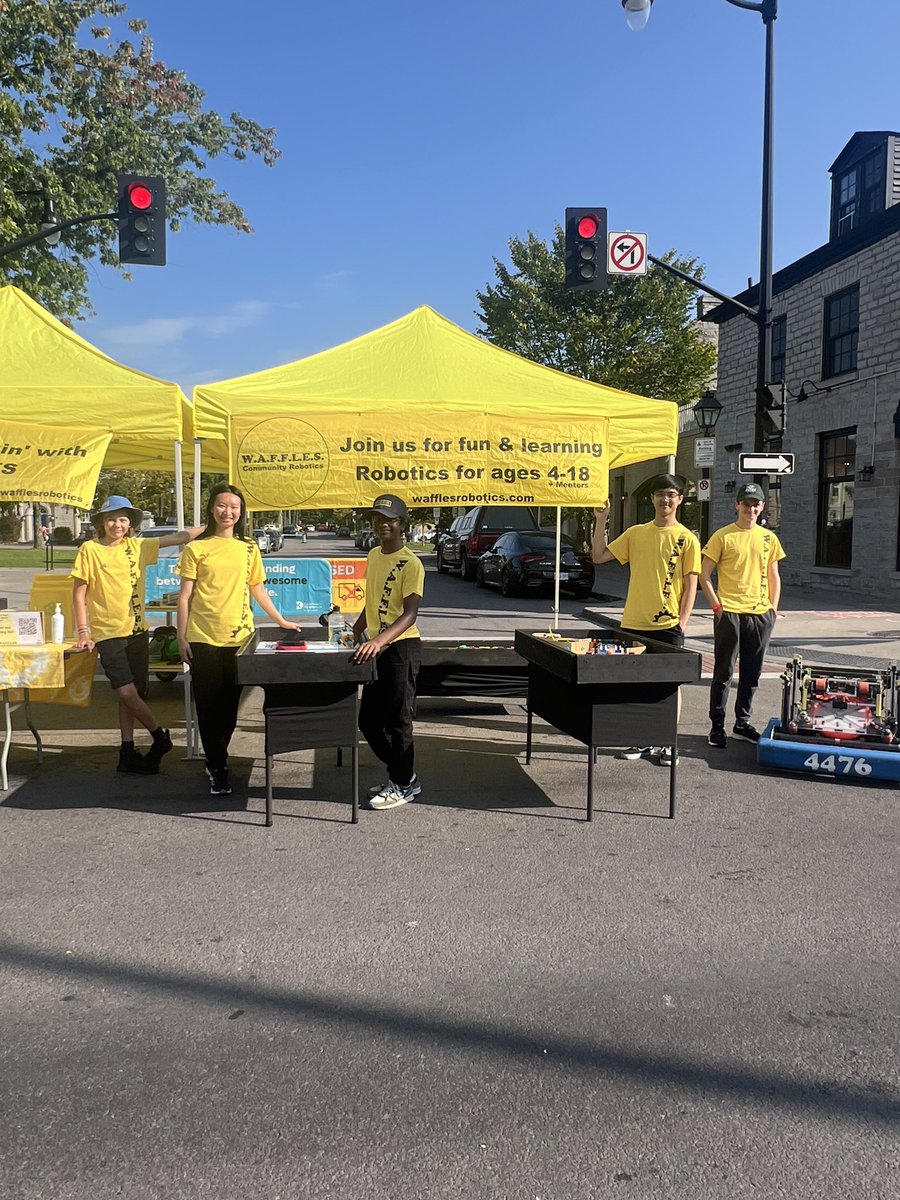WAFFLESRobotics's tweet image. Come say hi at the final Princess St Promenade of the year! (You know you want to come get a stamp 👀) #omgrobots #stemygk