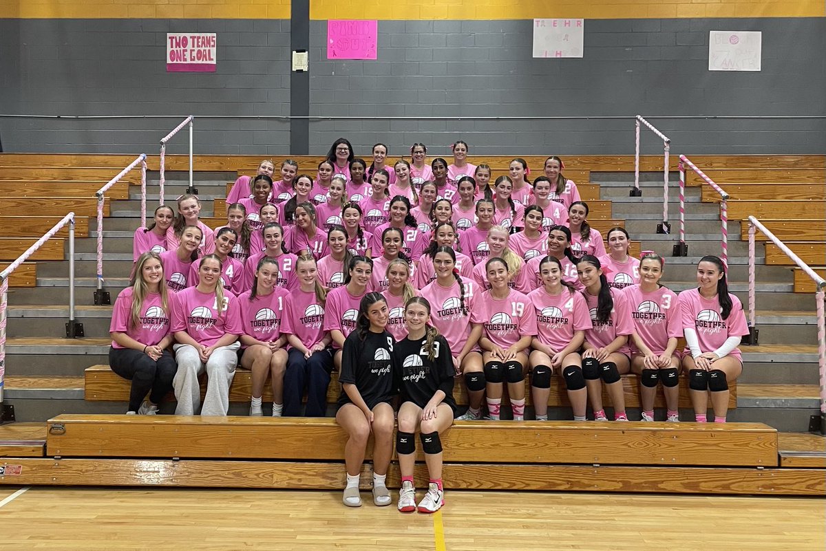 JLHSVolleyball's tweet photo. Two Teams, One Goal #OneMilford #LV https://t.co/4wuTajR7zv