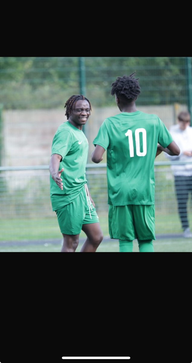 The new boy Delroy opens the scoring great ball in from Courtney finds ant who hits the bar 
followed in by Delroy with a half volley 👏🏻