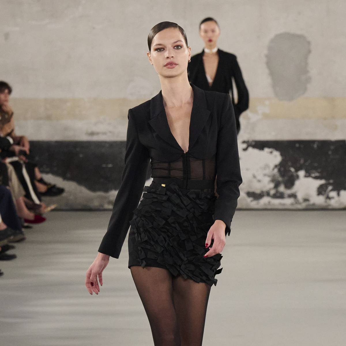 Elisabetta Franchi primavera estate 2025: la collezione “The Femme Paradox” dlvr.it/TDWLF2