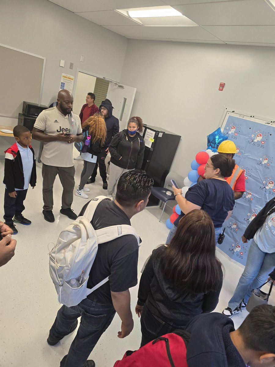 M.S. 935 tweet media