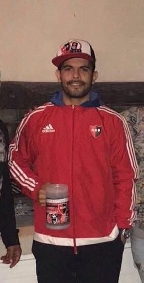 Ellas: "ayy espero que se acuerde de mis flores amarillas"
Los pibardos metiendo previa desde las 15 en Pellegrini: