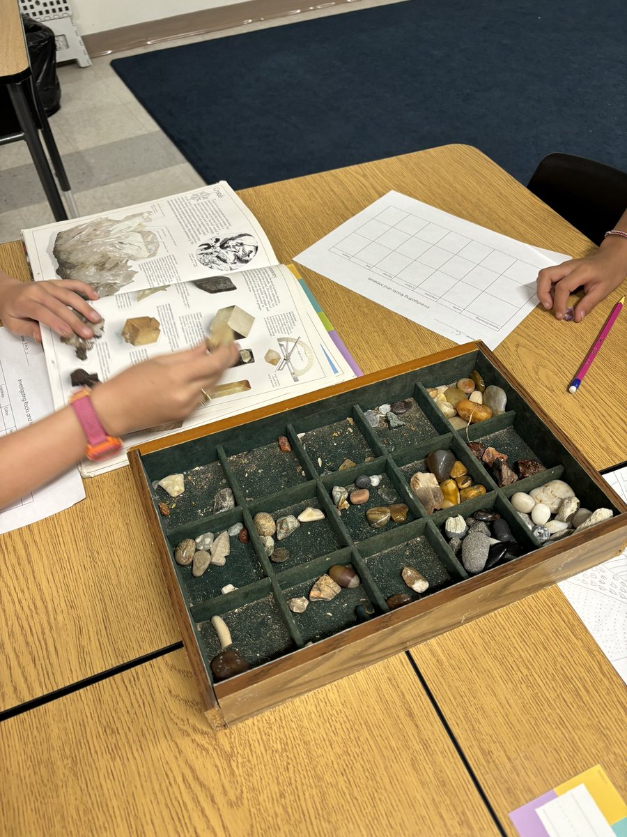 MissIngoldsby's tweet photo. Exploring rocks and minerals 🪨💎 https://t.co/0eTFYfcJ46