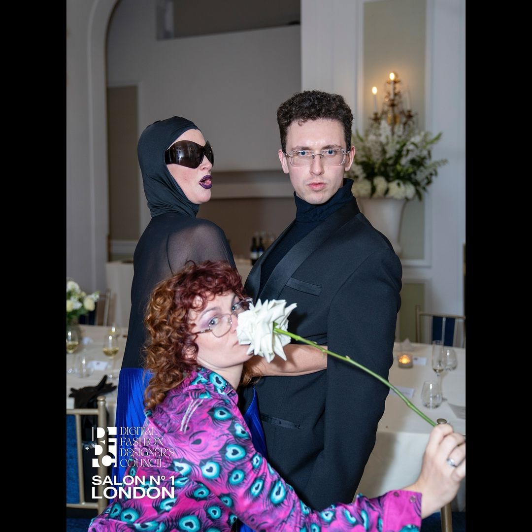 👃🌹𝓡𝓮𝓶𝓮𝓶𝓫𝓮𝓻 𝓽𝓸 𝓼𝓽𝓸𝓹 𝓪𝓷𝓭 𝓼𝓶𝓮𝓵𝓵 𝓽𝓱𝓮 𝔀𝓱𝓲𝓽𝓮 𝓻𝓸𝓼𝓮𝓼.

We attended the very first <a href="/DFDCxyz/">Digital Fashion Designer’s Council (DFDC)</a> salon at <a href="/LondonFashionWk/">London Fashion Week</a> last week. Where we mingled with the creme de la creme of #digitalfashion to discuss joint futures!