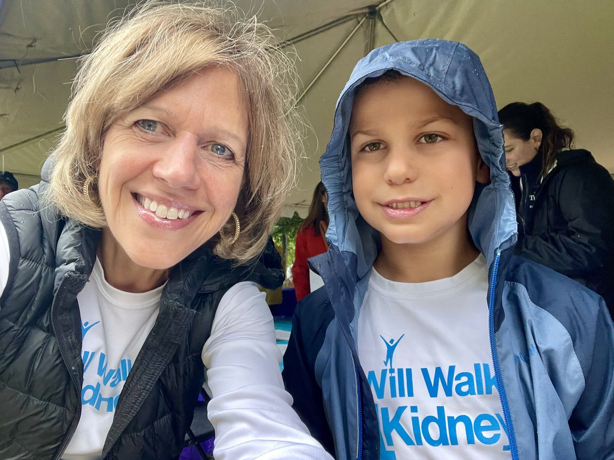 KathyReports's tweet photo. We won’t let the rain stop our mission to help find a cure!! Thank you to everyone who’s walking with us today!! #EndPKD @PKDFoundation https://t.co/ZiJslReZcQ