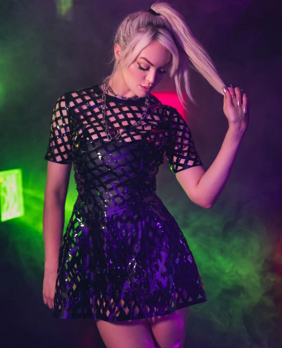 Sykobitty's tweet image. Spooky season! I love dressing up though so for me, every season is an excuse for costumes!