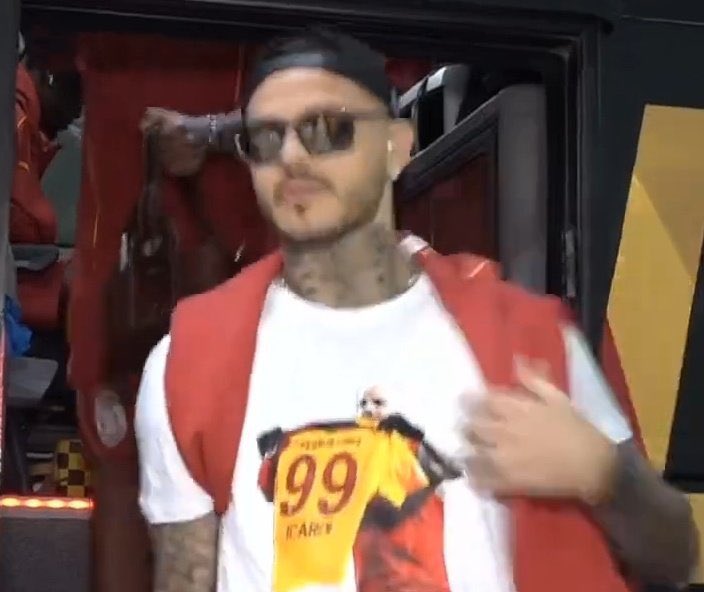 Tarihin en büyük Fenerbahçe düşmanı, Kadıköy’e varmış.

 #FBvGS #GSvsFB