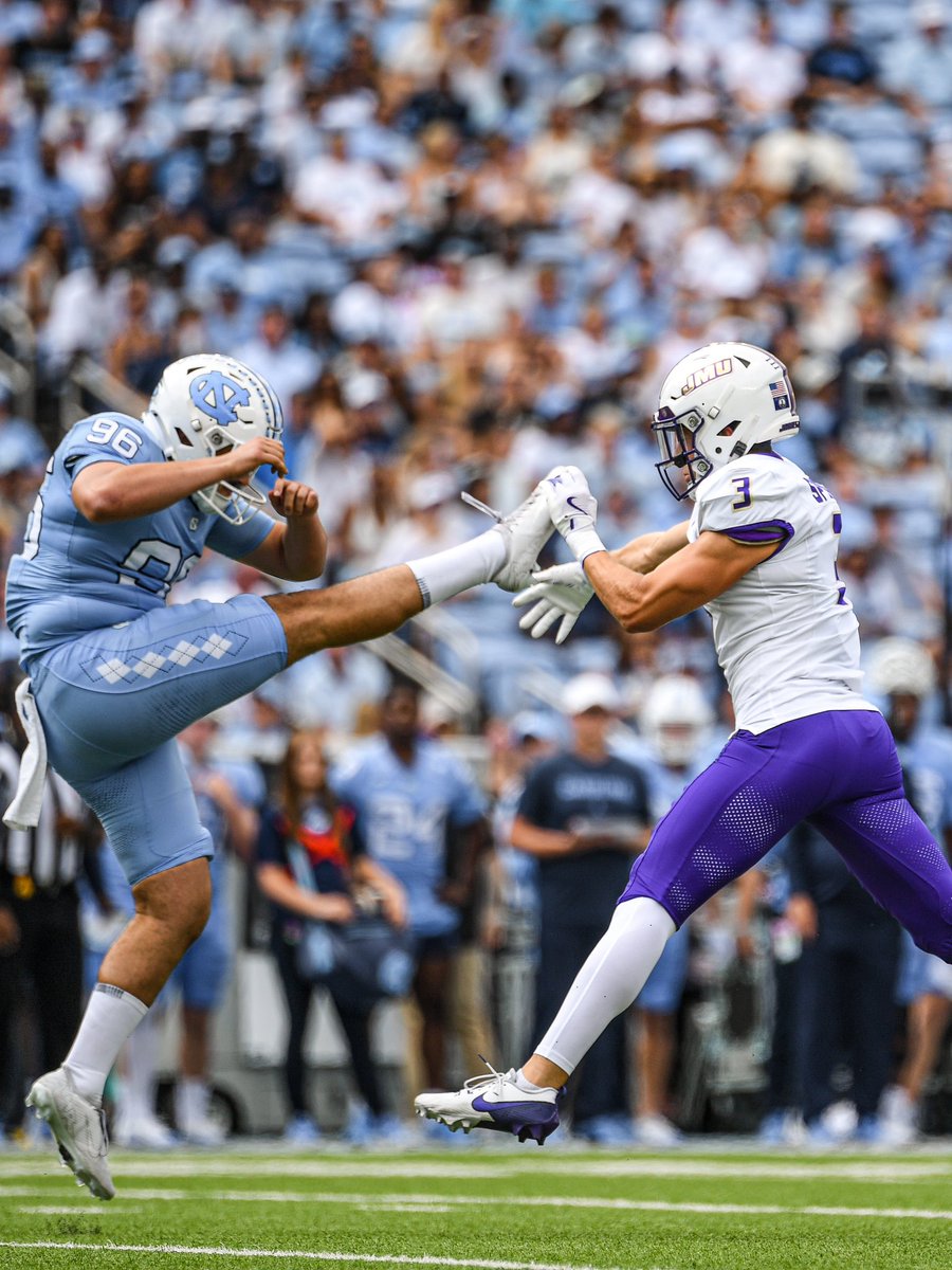 JMUFootball's tweet photo. THEM BOYS UP TO SOMETHING ⚡️

#GoDukes https://t.co/2yWRZFTXYl