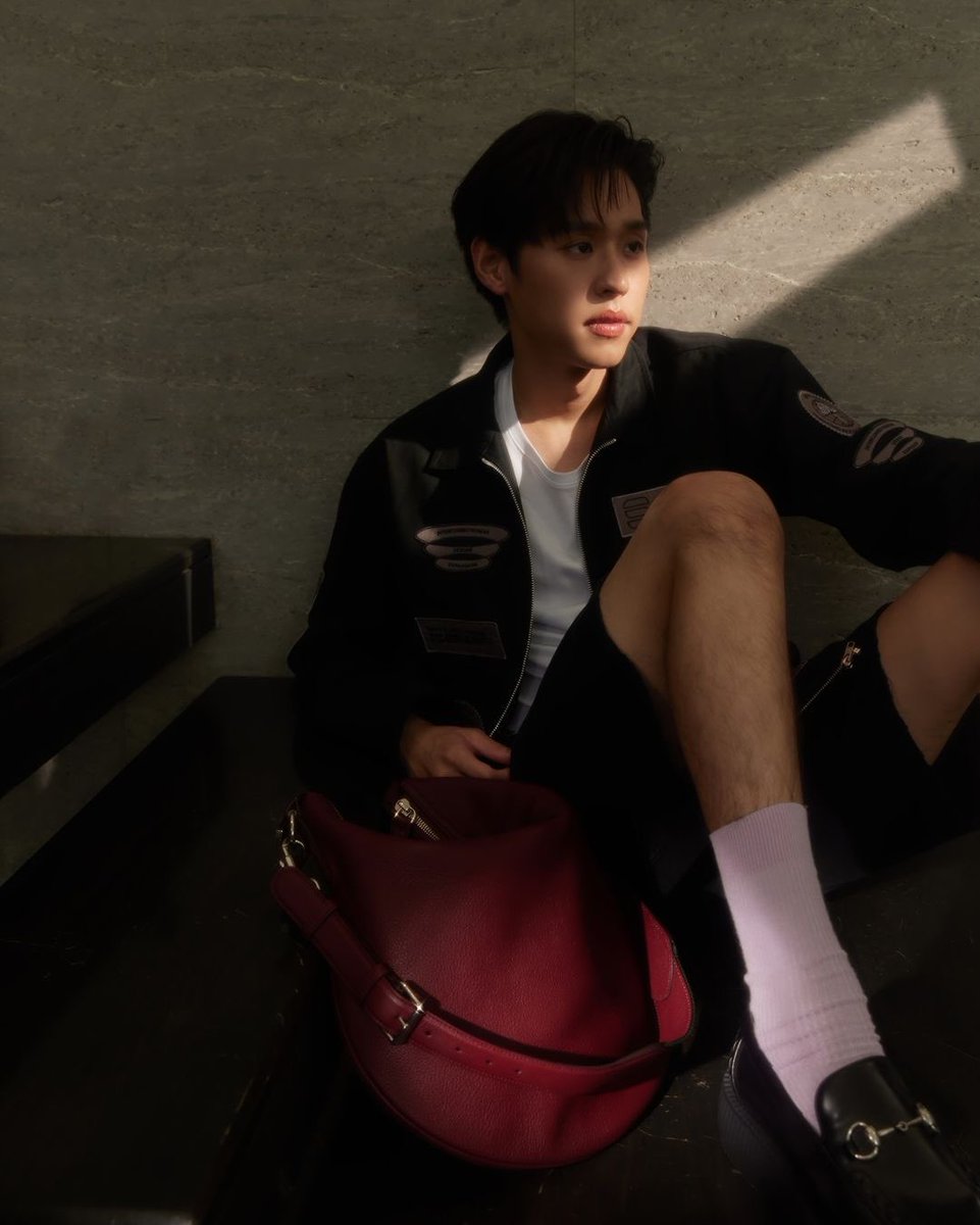 whbillkinwears's tweet photo. Billkin in #SPACEAVAILABLE SA Patch Jacket, #GucciB Large Shoulder Bag 
and @gucci Men’s Gucci Horsebit Creeper Loafer 

#bbillkin #whatbillkinwears https://t.co/GfMrgXXsnR