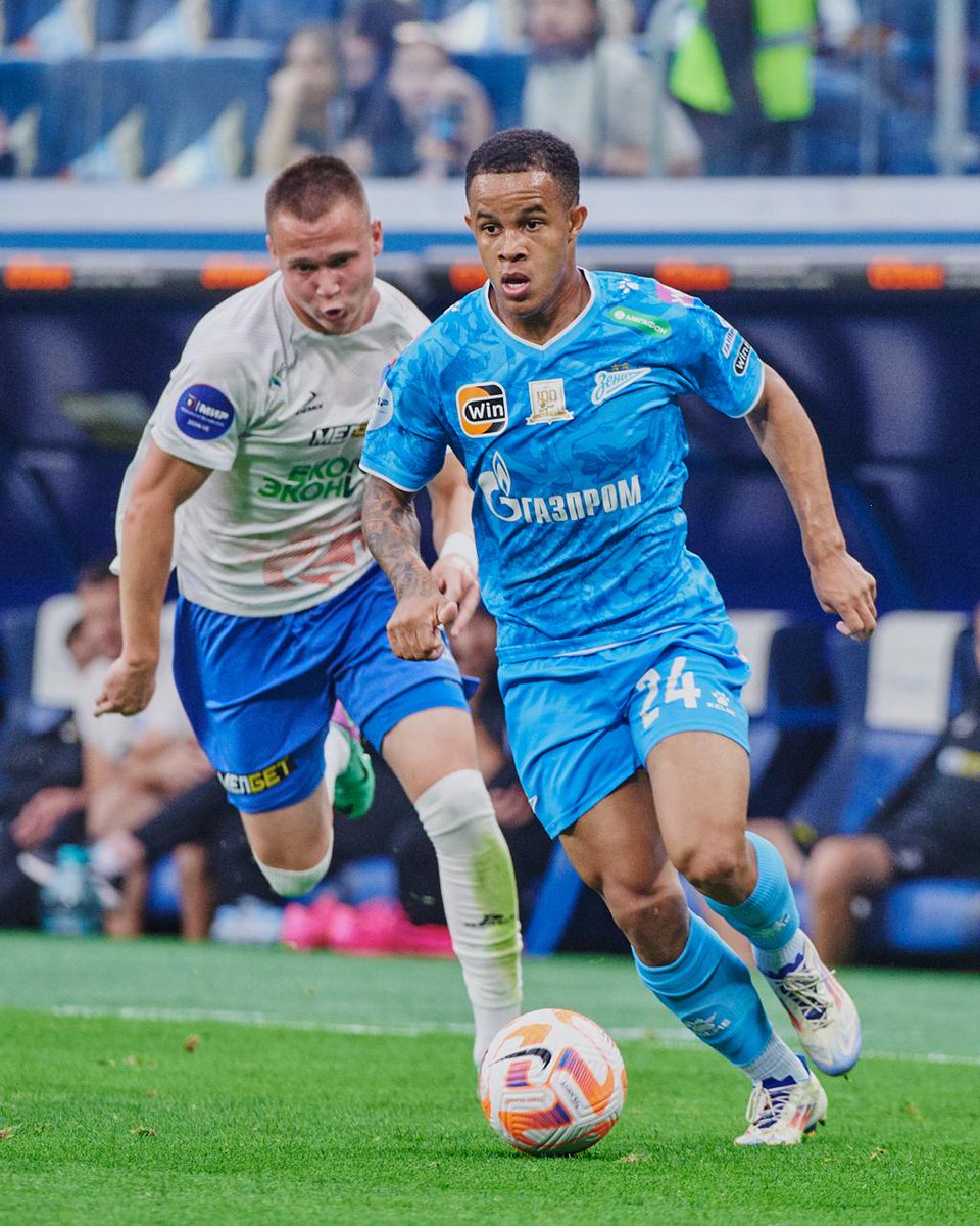 fczenit_en's tweet photo. H/T' | We're behind at the break
#ZenitFakel 0-1 https://t.co/8htoRuPkeq