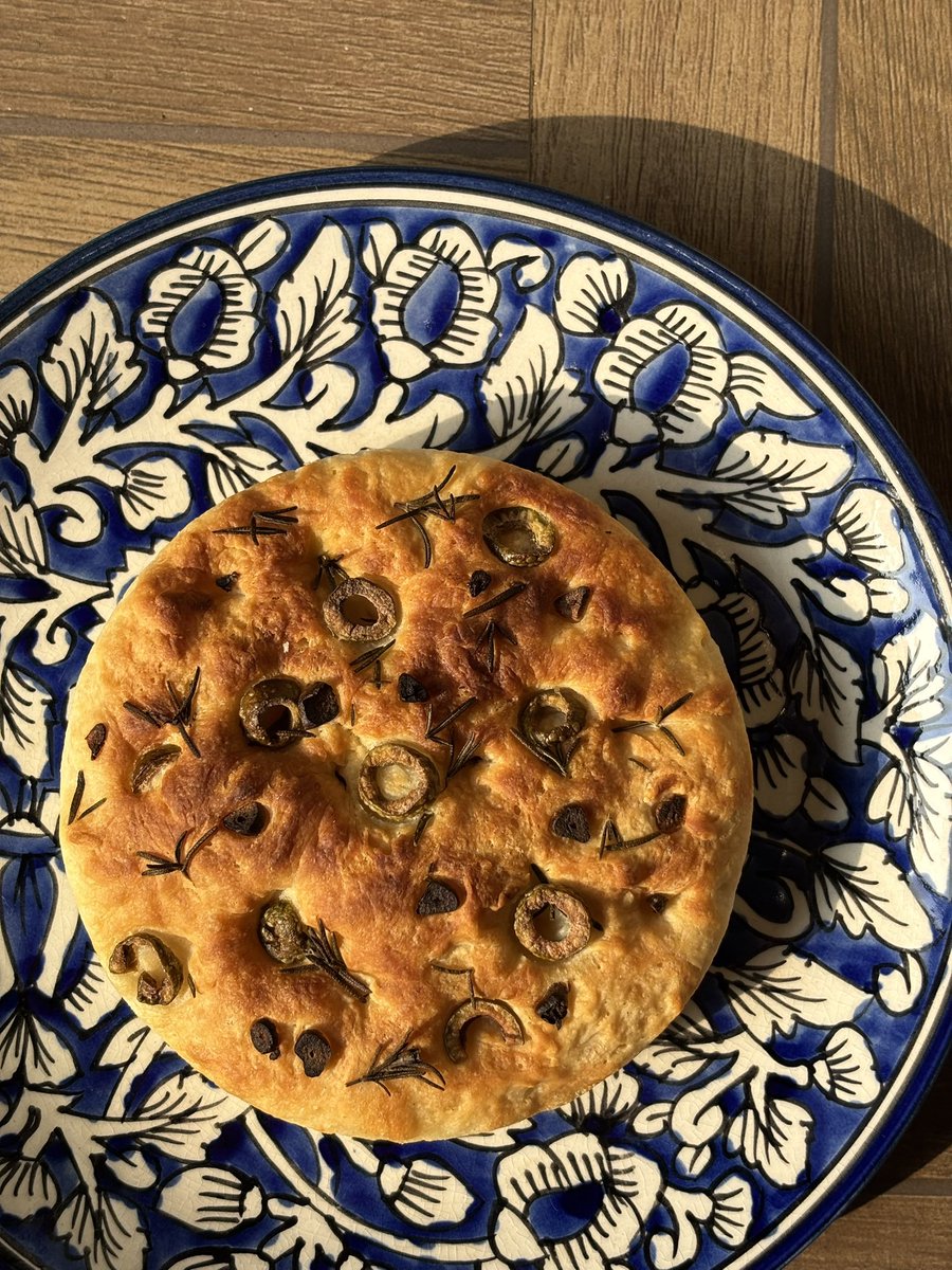 Draxhti's tweet photo. I baked focaccia bread for the first time!! I think I have found my new hobby🍞🥹🫶🏻 #focacciabread https://t.co/kMyYzmPCfU