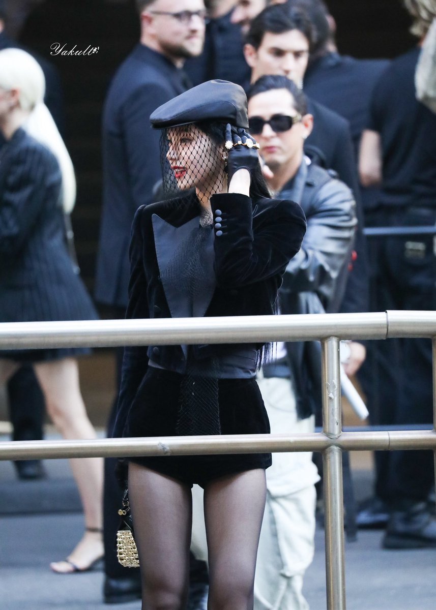 girls_yakult's tweet photo. 240921 🖤🐈‍⬛ DG HD

BENVENUTA A MILANO YEJI 
#있지 #ITZY #예지 #YEJI
#YEJIxDGSS25 #YEJIxMFW24
@ITZYofficial @dolcegabbana https://t.co/hZLFBmAzCC