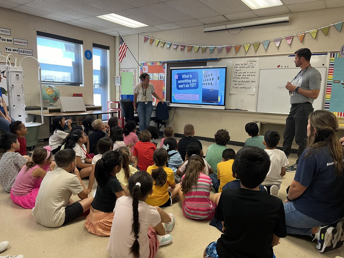 SwVr_3rdCoTeach's tweet image. Turned it over to principals @WTPrincipalD93 &amp;amp; @KatieHarper93 today as they shared with our 3rd graders how to work towards their potential. 🐟 #SeaThePotential #ThirdIsTheWord #WeSeaWhatYouDidThere @CCSD93