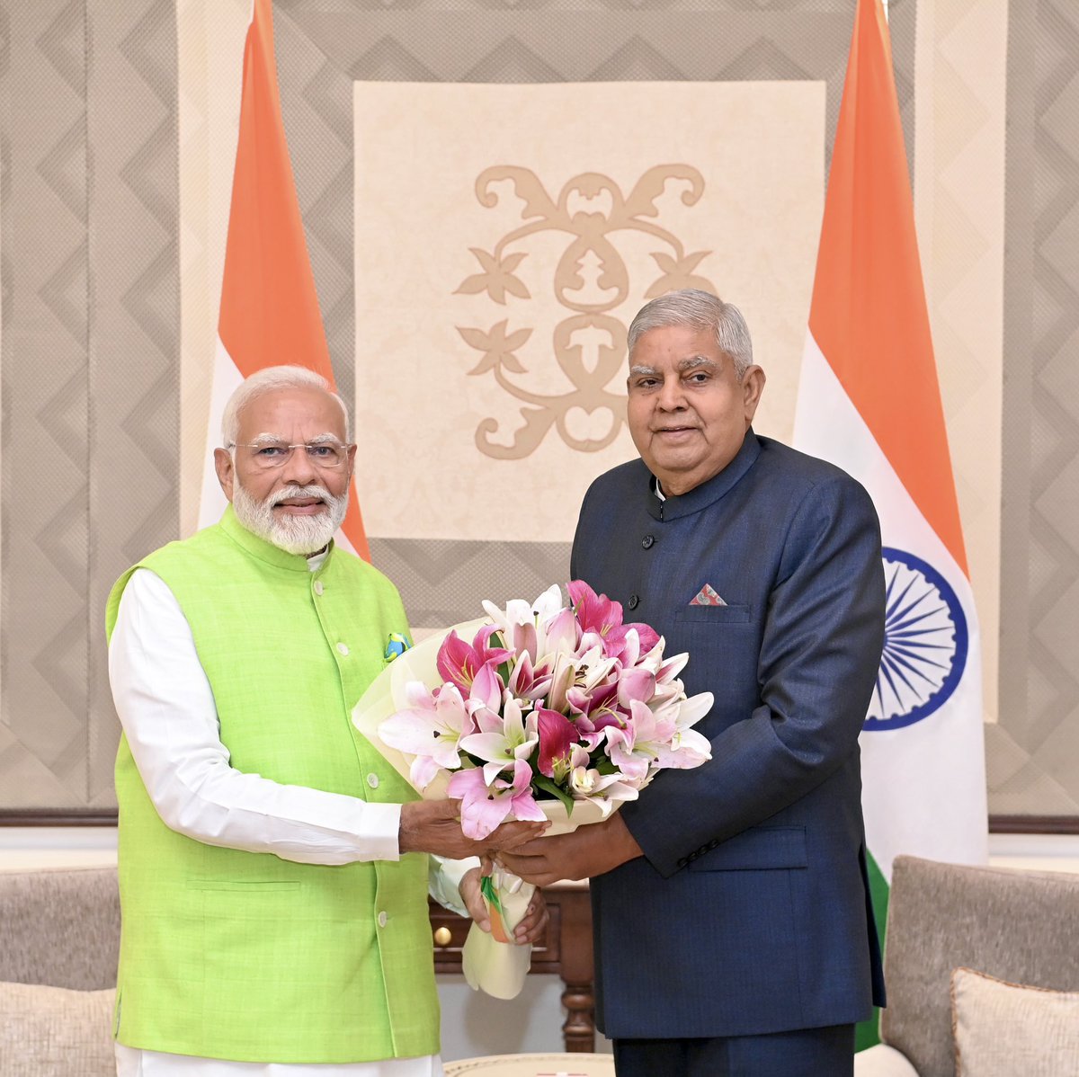 वक़्फ़ बोर्ड जैसे काले कानून को खत्म करने के लिए कितने सनातनी मोदी जी के साथ है....?? रिपोस्ट कर के कमेंट करे.... जय श्री राम