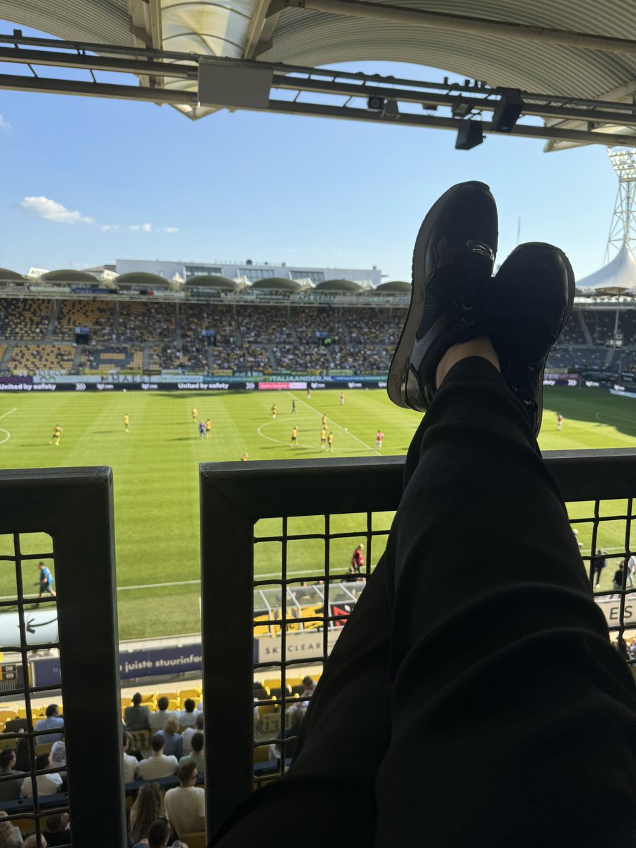 EigenwijzeTine's tweet photo. Pak die pieren ππ€βοΈ
#RODmvv #ForzaRJC #RodaJCKerkrade #TrotsVanHetZuiden #nulviervijf https://t.co/JOD0wOjvt2