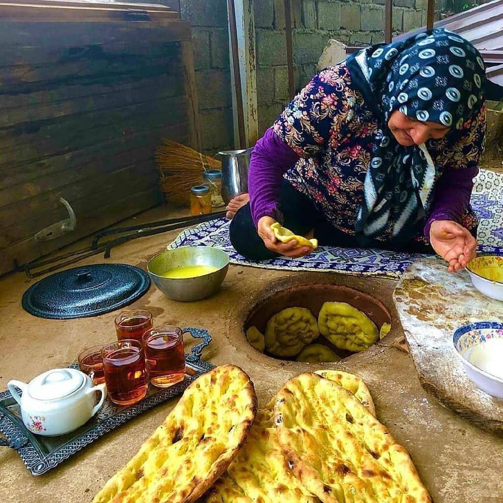 درسرزمین من اول زن طلوع میکند
بعد آفتاب...