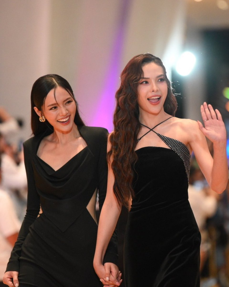 yslgangster's tweet photo. Singer/musician S. #Pleang was seen arriving at the FeedYAwards accompanied by her partner, Dr WanViva. Absolutely stunning!

LMSY FeedYAwards
#FeedYAwards2024xLMSY https://t.co/H9B5cplh3G