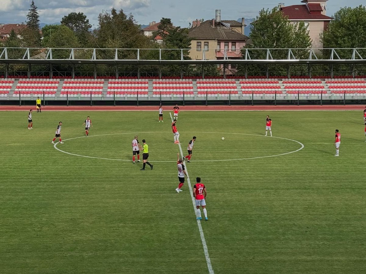 yaldatmaz's tweet image. Bölgesel Amatör Lig temsilcimiz #Bartınspor ve #Devrek Belediyespor’un Atatürk Stadyumunda oynanan hazırlık maçını futbolseverler ile birlikte izledim.
