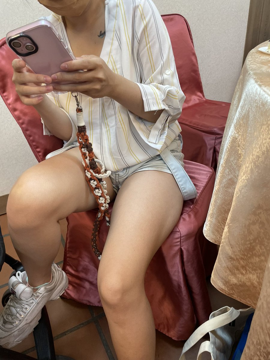 a1_44557's tweet photo. 老婆穿这样去吃饭，感觉我离开会不会就真的有人会想跟他要联络方式呀🥵🥵 https://t.co/aVUrvutV2d