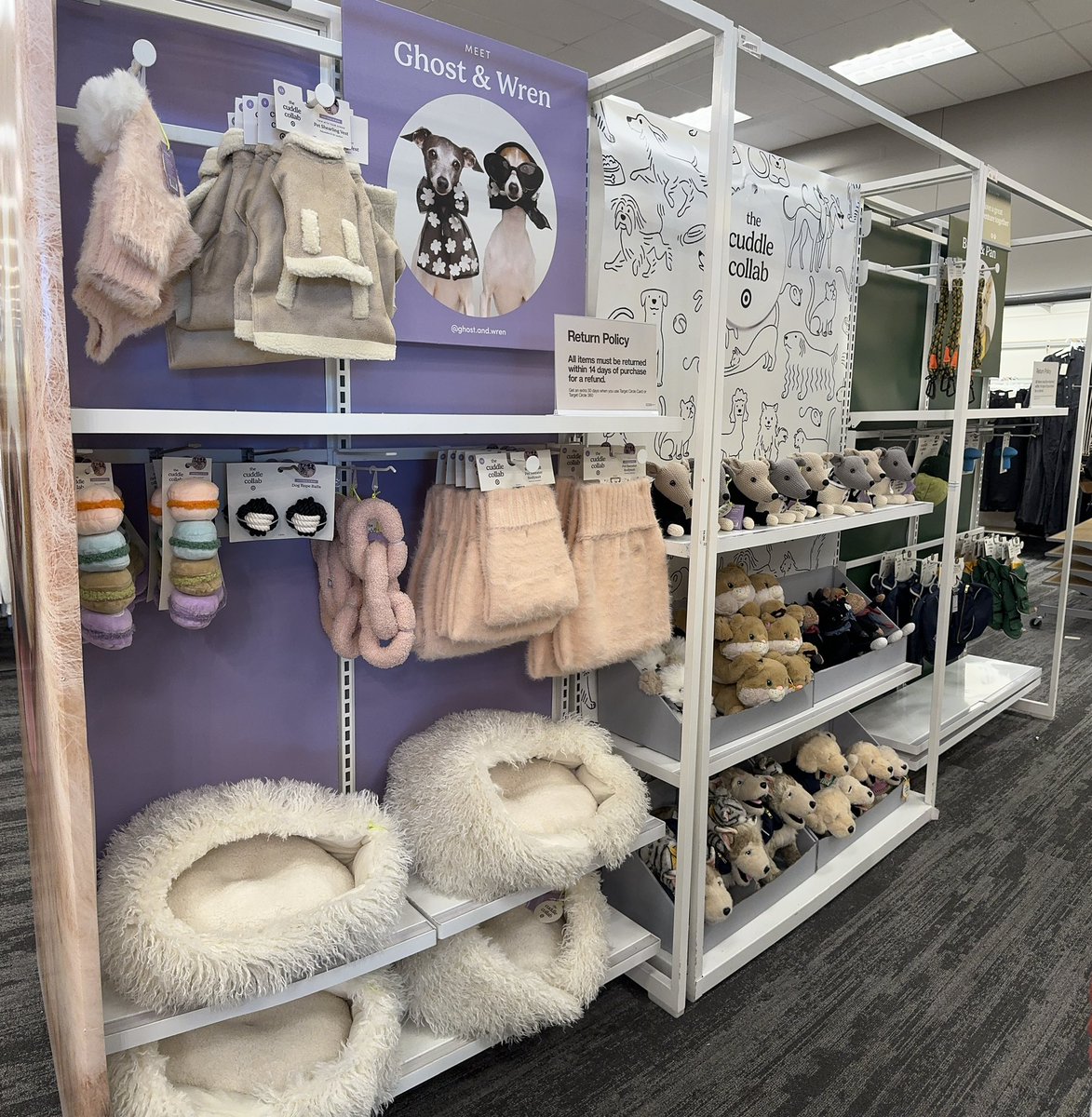 LindsayTarget's tweet image. CuddleClubXTarget Collection is here! Featuring our fur-influencers favorite goodies and a few things for the humans who love them too 😉 Fetch all these items at Target near you! Also thank you to TM Taylor for all your help with this set! We sure had a ball 🎾