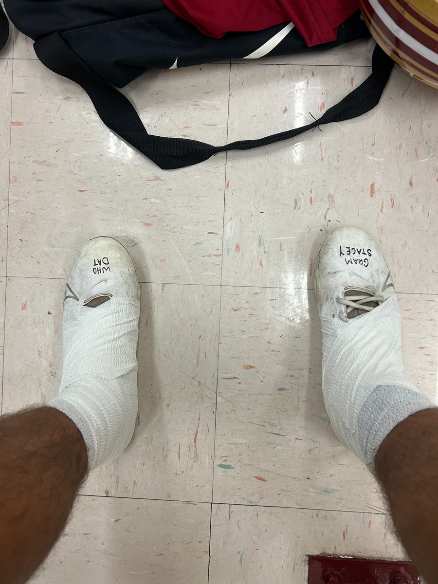 big homecoming win for me and the boys .
everyone played their 1/11 football and couldn’t be more proud to be a Cedar Red
highlights coming soon!