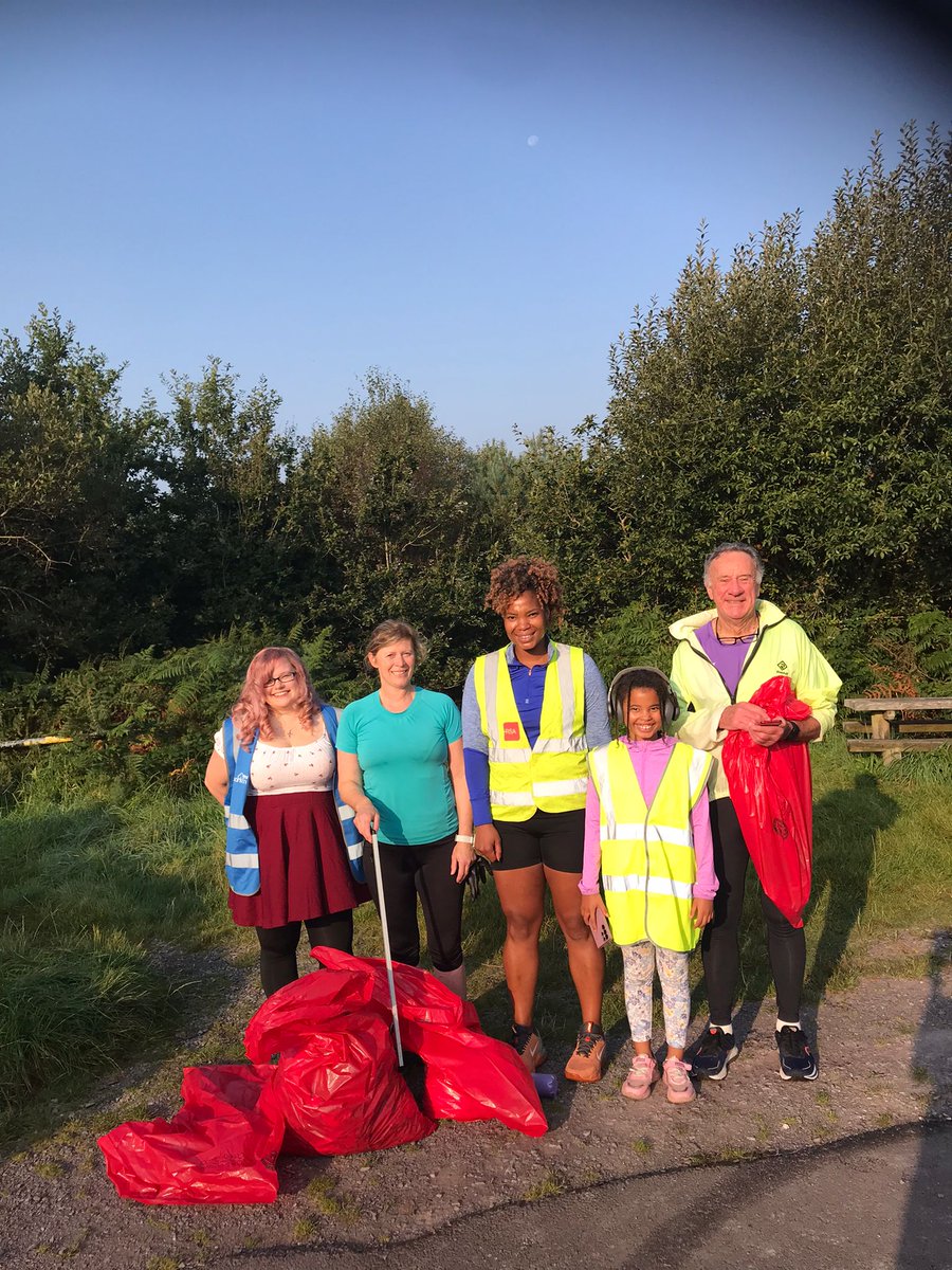 Community Clean Up Day 
A big thanks to the Castlehaven GAA Healthy Club Clean Up at the park run .