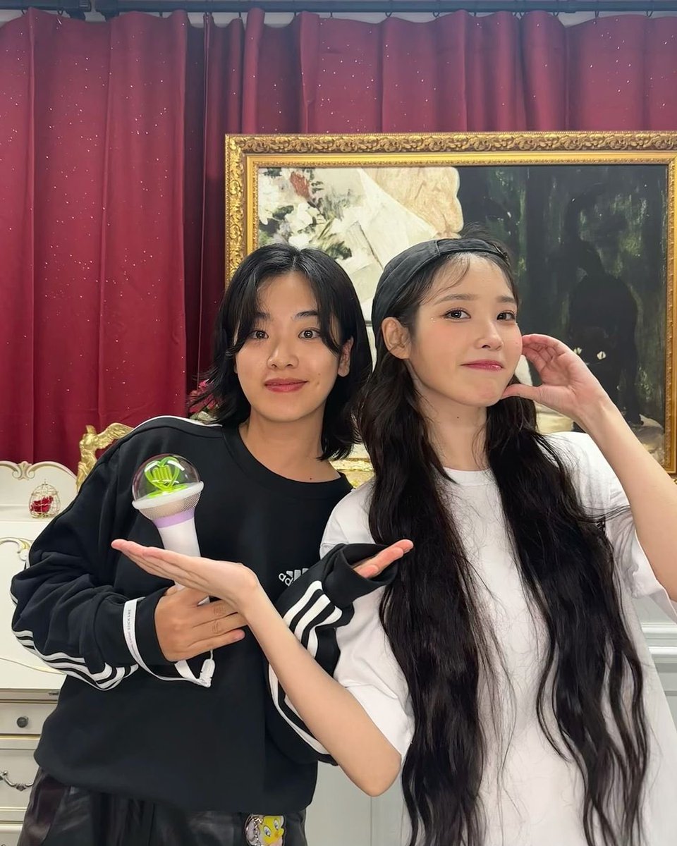chatshirelore's tweet photo. Jooyoung and IU!! just fell down to my knees again https://t.co/pJJQdVZmis