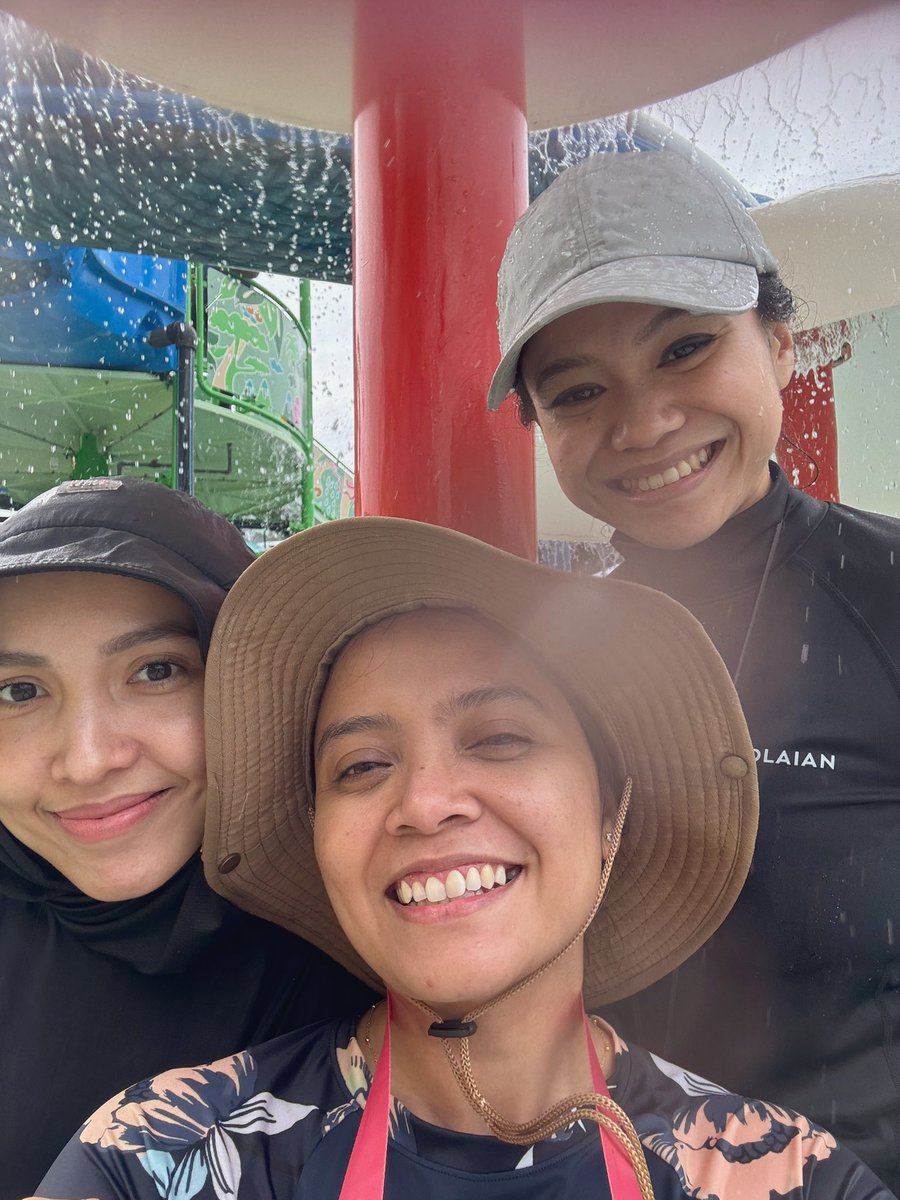 dibarusli's tweet photo. School holiday activity with Qdees gang 💦 https://t.co/uGUD1OjRW9
