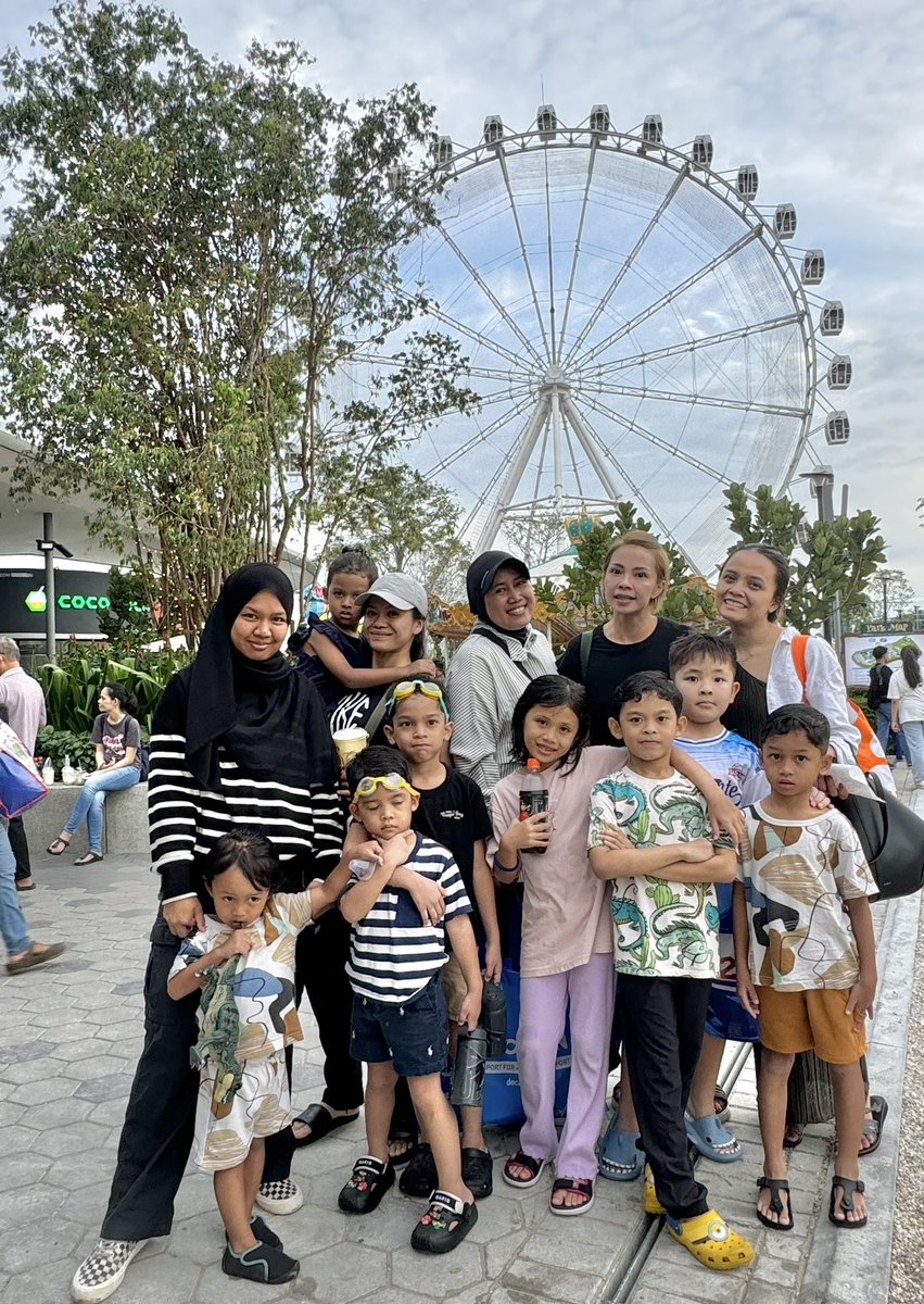dibarusli's tweet photo. School holiday activity with Qdees gang 💦 https://t.co/uGUD1OjRW9