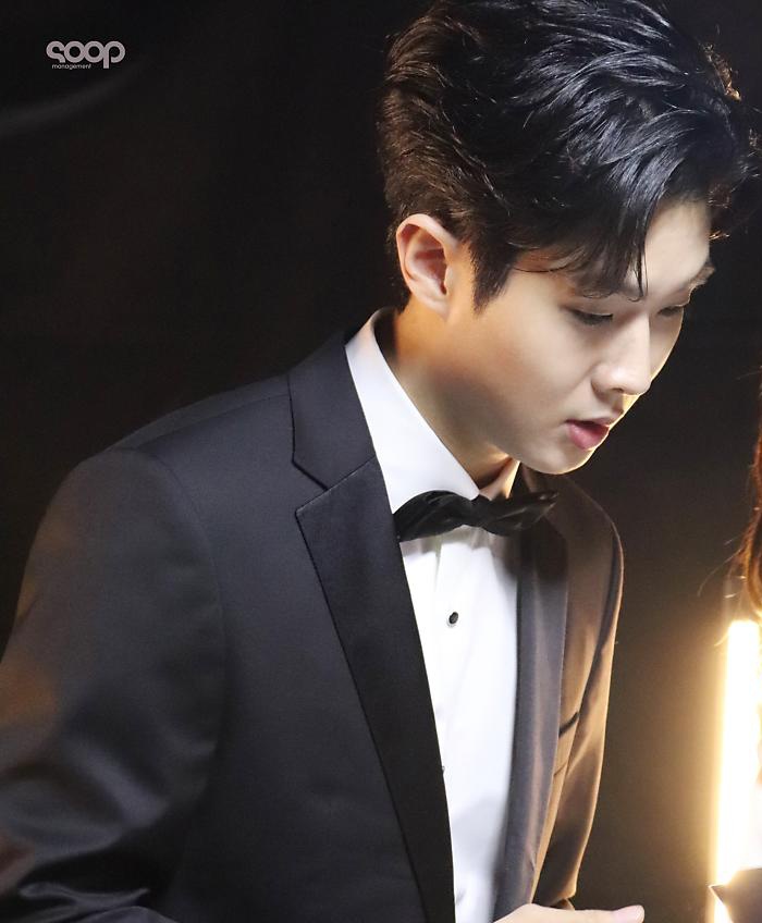 <a href="/MMARKPPAKIN/">𝓜ark</a> <a href="/SEKUACT/">SEKUACT</a> “Semoga suka dengan semua hadiah yang kami berikan, dan menjadi kenangan indah.”

Edward kemudian mendekatkan dirinya kepada Peter, untuk mendiskusikan tentang keberlangsungan acara.

Keduanya kemudian mengangguk, dan Edward mempersilakan Peter untuk melanjutkan.

<a href="/MMARKPPAKIN/">𝓜ark</a>