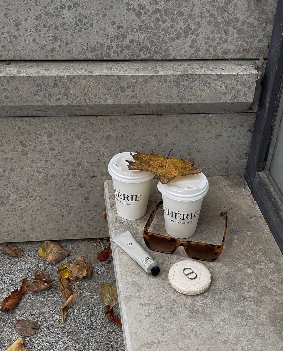 talya9646171863's tweet photo. It's autumn 🎃⛈️ https://t.co/6MQJg5DR8s