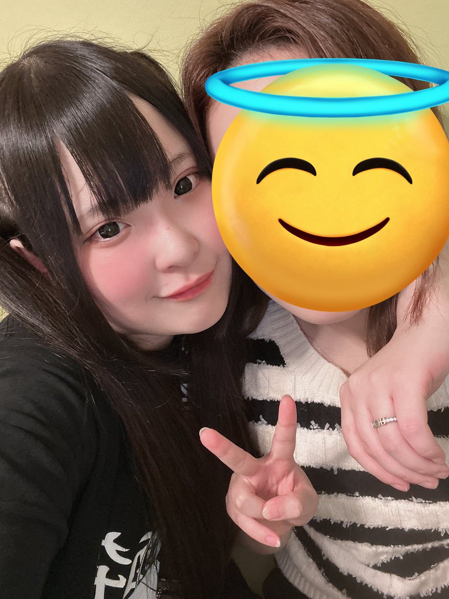 zepa_Alc9's tweet photo. 大好きな妹と弟(酔ってるので加工無し) https://t.co/FLtnf0Wo38