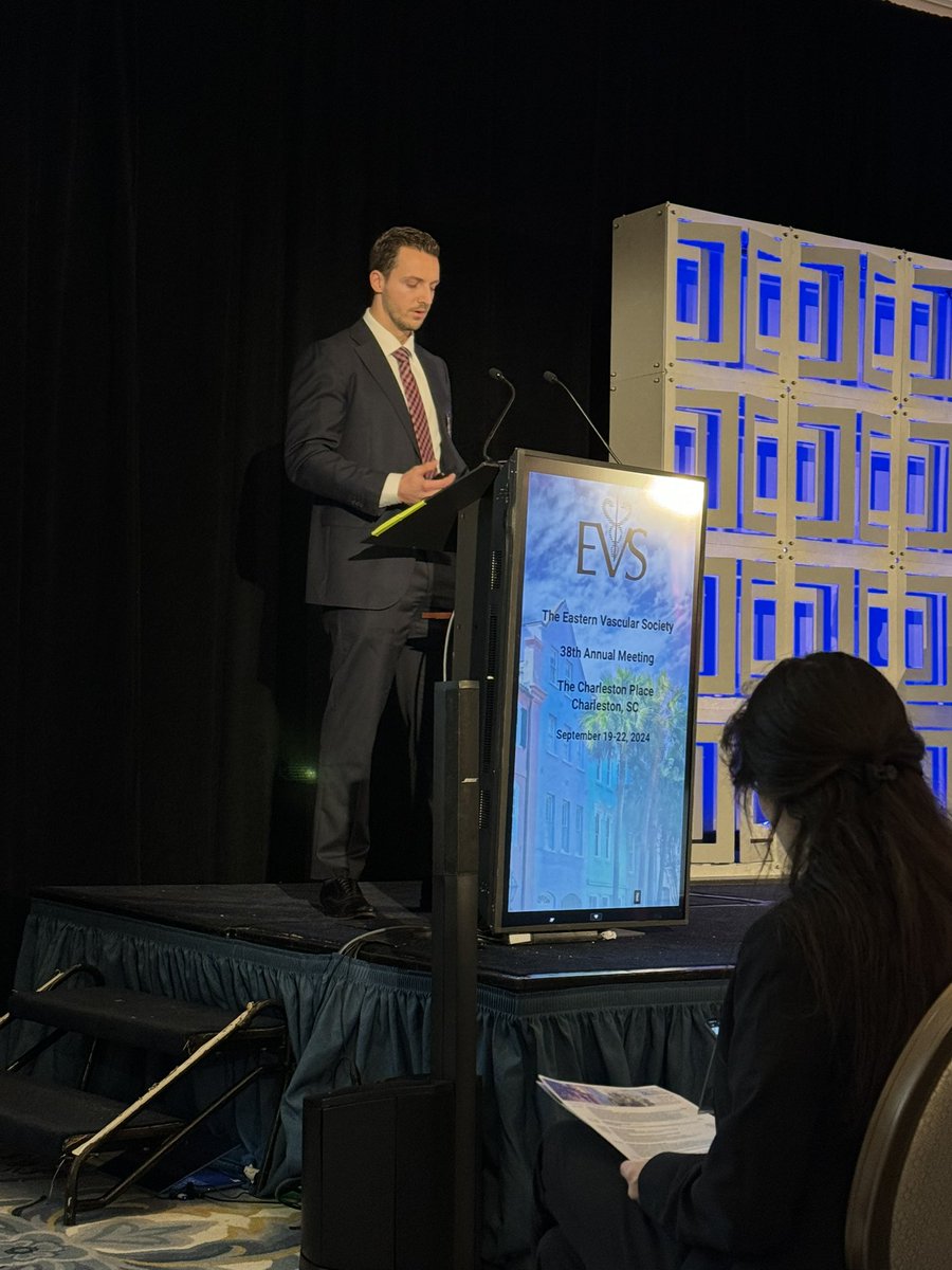 VascularMD's tweet photo. Important message - salvage of renal function after renal artery occlusion following FB-EVAR is often possible, even despite prolonged ischemia.   

Be aggressive with revascularization - it may save a patient from permanent dialysis. 

Great presentation by Jeremy Zack at #EVS2024

 @PennVascular @VascularEVS @AorticC @PennMedicine