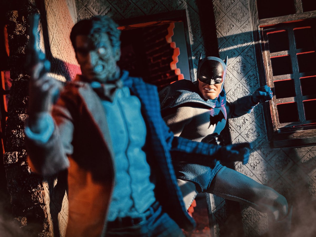 toyetic40s's tweet photo. “PUT THE GUN DOWN, HARVEY!! IT’S OVER!!”

#HAPPYBATMANDAY 

#Batman #TwoFace #GoldenAgeBatman #MezcoToyz #BatmanDay #DCComics #ACTIONFIGURES #ActionFigurePhotography #ToyPhotography #BatmanVsTwoFace

@Batman @mezcotoyz @DCOfficial @JamesGunn https://t.co/UK0QFAfcah