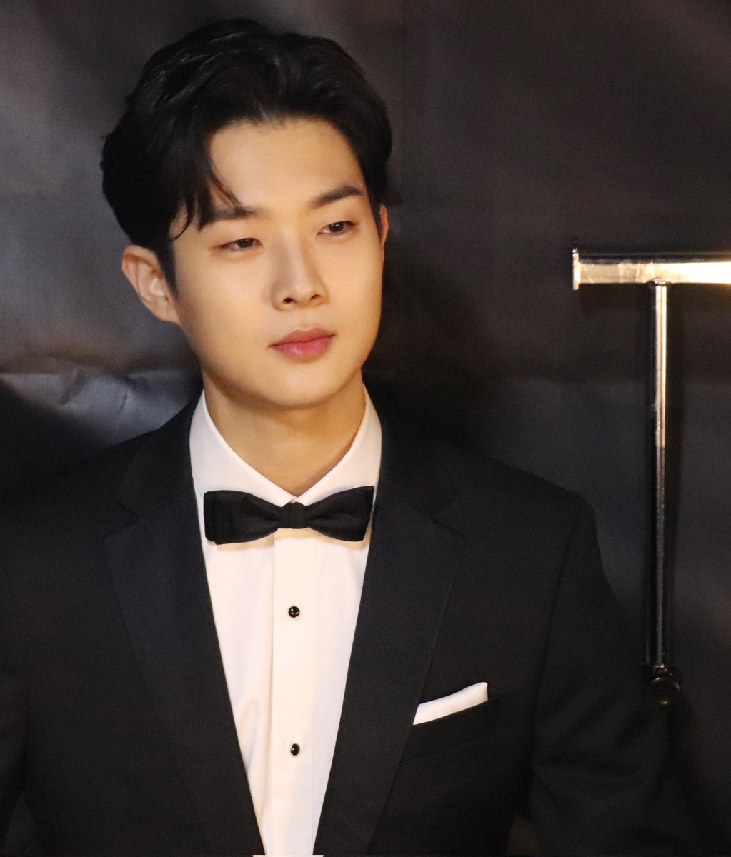 <a href="/MMARKPPAKIN/">𝓜ark</a> <a href="/SEKUACT/">SEKUACT</a> “Terima kasih kepada semua pihak yang telah bekerja keras untuk keberlangsungan acara malam ini, baik di atas maupun di balik panggung. Saya meminta maaf apabila ada salah kata selama memimpin jalannya acara ini.”

Edward memandangi seluruh hadirin, seolah enggan untuk berpisah.