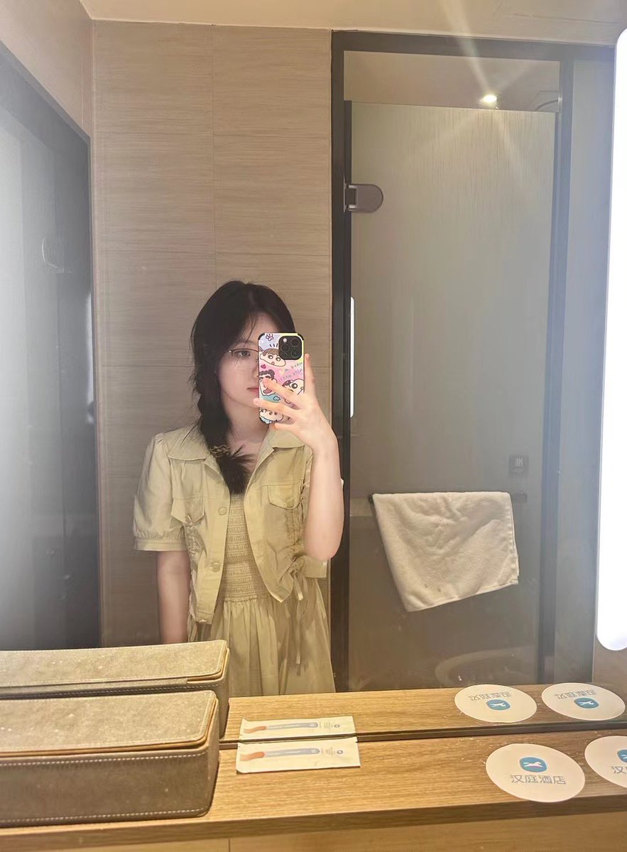【网友投稿 No.1091】高三反差眼镜小姐姐 #眼镜娘 #眼镜妹 #投稿 #反差 #投稿曝光 #女友 #女友分享 #女友系列 #女同学 #女同事 https://t.co/OAepAWoDK1